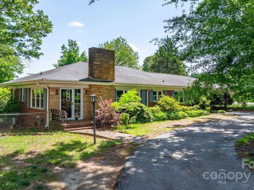 3418 Sulphur Springs Road, Hickory, NC 28601.  MLS# CAR4254603, YatesRealty ID 17983. 