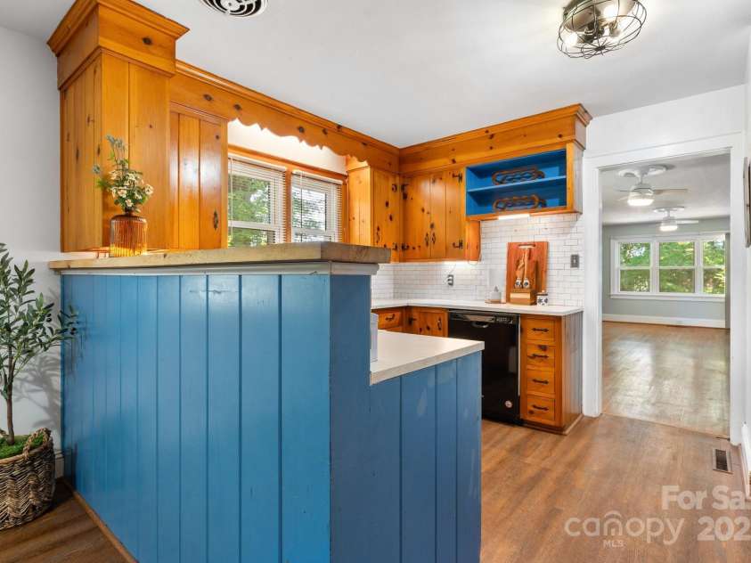 3418 Sulphur Springs Road, Hickory, NC 28601.  MLS# CAR4254603, YatesRealty ID 17983. 