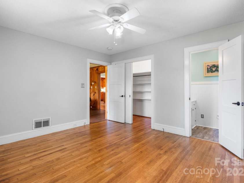 3418 Sulphur Springs Road, Hickory, NC 28601.  MLS# CAR4254603, YatesRealty ID 17983. 