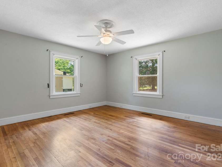 3418 Sulphur Springs Road, Hickory, NC 28601.  MLS# CAR4254603, YatesRealty ID 17983. 