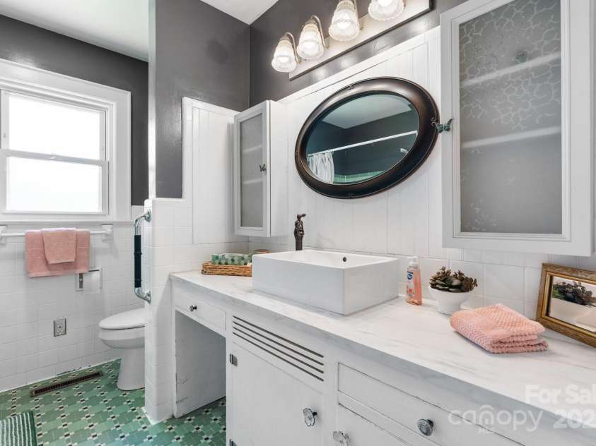 3418 Sulphur Springs Road, Hickory, NC 28601.  MLS# CAR4254603, YatesRealty ID 17983. 