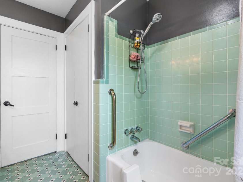 3418 Sulphur Springs Road, Hickory, NC 28601.  MLS# CAR4254603, YatesRealty ID 17983. 