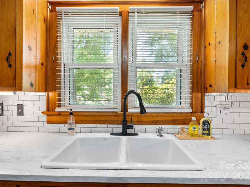 3418 Sulphur Springs Road, Hickory, NC 28601.  MLS# CAR4254603, YatesRealty ID 17983. 