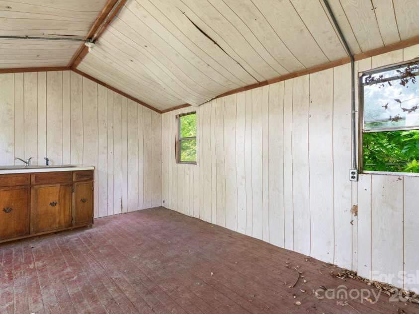 3418 Sulphur Springs Road, Hickory, NC 28601.  MLS# CAR4254603, YatesRealty ID 17983. 