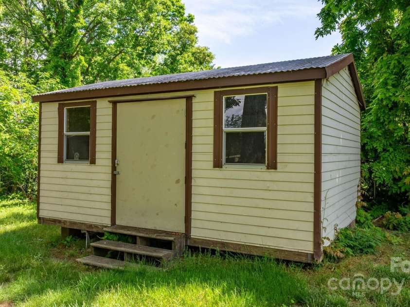 3418 Sulphur Springs Road, Hickory, NC 28601.  MLS# CAR4254603, YatesRealty ID 17983. 