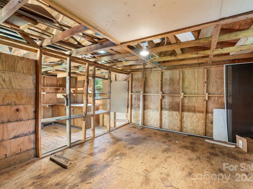 3418 Sulphur Springs Road, Hickory, NC 28601.  MLS# CAR4254603, YatesRealty ID 17983. 