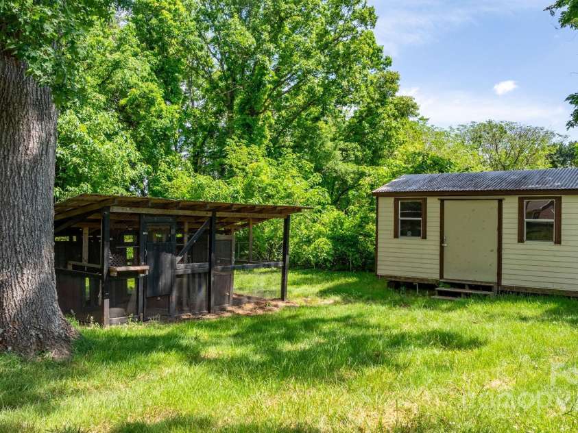 3418 Sulphur Springs Road, Hickory, NC 28601.  MLS# CAR4254603, YatesRealty ID 17983. 