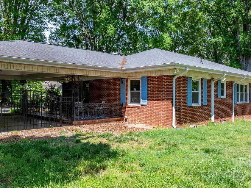 3418 Sulphur Springs Road, Hickory, NC 28601.  MLS# CAR4254603, YatesRealty ID 17983. 