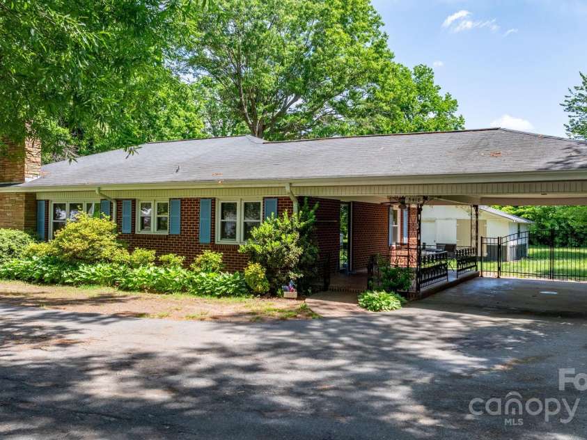 3418 Sulphur Springs Road, Hickory, NC 28601.  MLS# CAR4254603, YatesRealty ID 17983. 