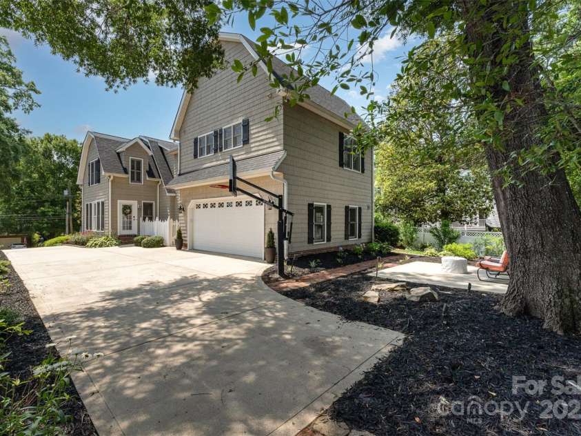 141 Eastover Drive, Concord, NC 28025.  MLS# CAR4264059, YatesRealty ID 17985. 