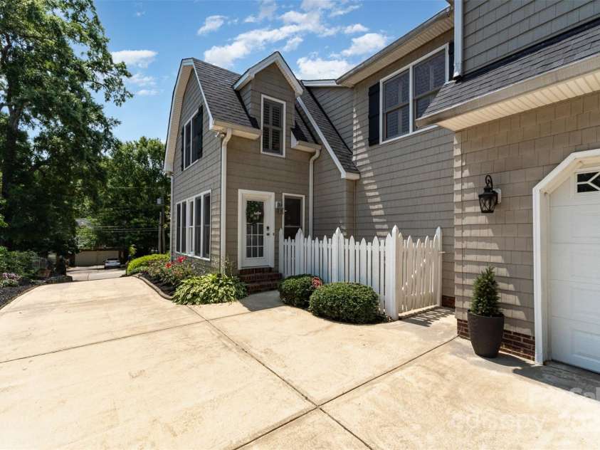 141 Eastover Drive, Concord, NC 28025.  MLS# CAR4264059, YatesRealty ID 17985. Parking for many vehicles.  Oversized 2 car garage