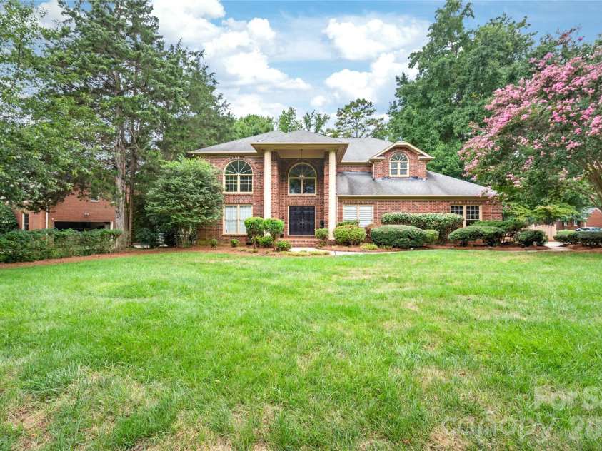 8600 Brownes Pond Lane, Charlotte, NC 28277.  MLS# CAR4372694, YatesRealty ID 17986. 