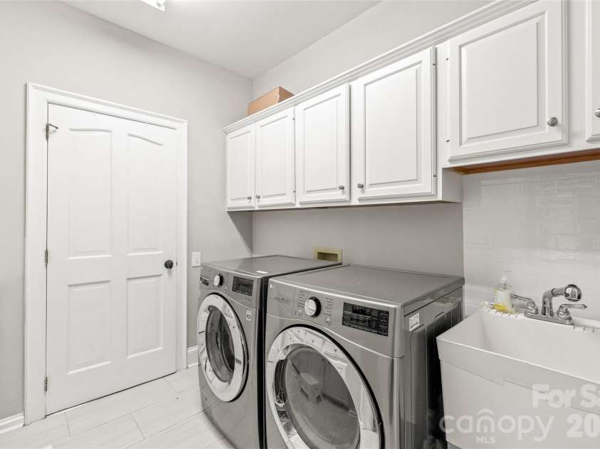 8600 Brownes Pond Lane, Charlotte, NC 28277.  MLS# CAR4372694, YatesRealty ID 17986. 
