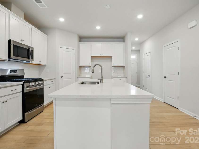 939 Cobbled Way, Fort Mill, SC 29715.  MLS# CAR4186055, YatesRealty ID 17987. 