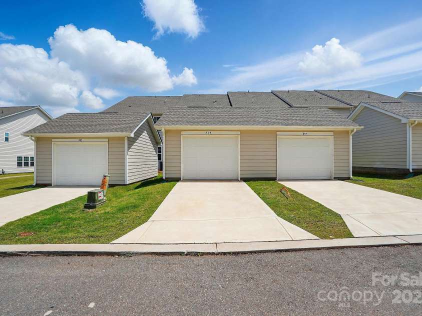 939 Cobbled Way, Fort Mill, SC 29715.  MLS# CAR4186055, YatesRealty ID 17987. 