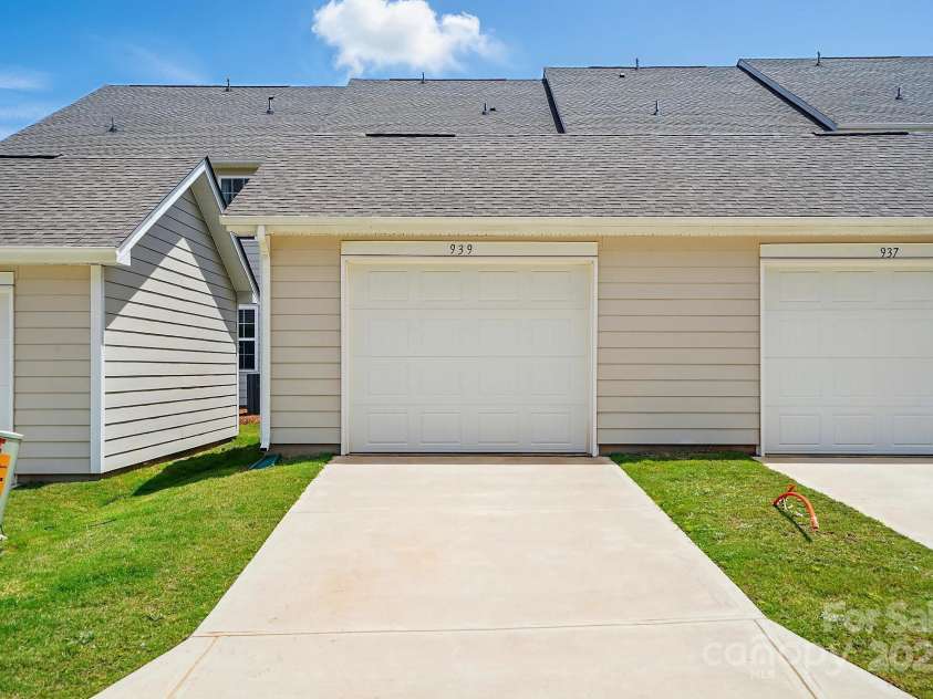 939 Cobbled Way, Fort Mill, SC 29715.  MLS# CAR4186055, YatesRealty ID 17987. 