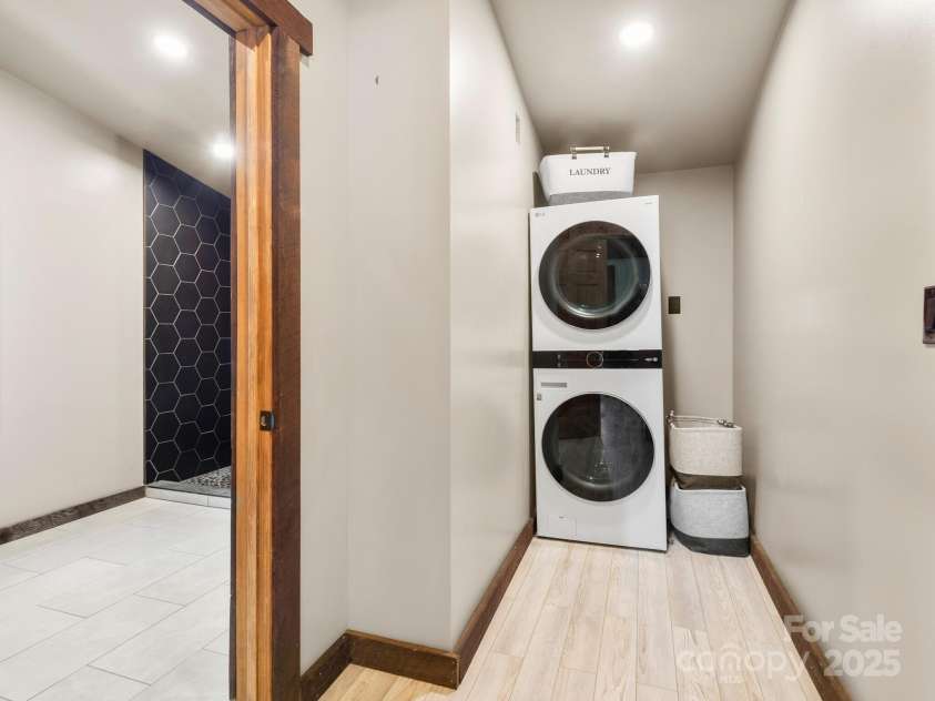 32 Campground Road, Asheville, NC 28805.  MLS# CAR4191816, YatesRealty ID 17988. Laundry area on main. Washer & dryer convey.