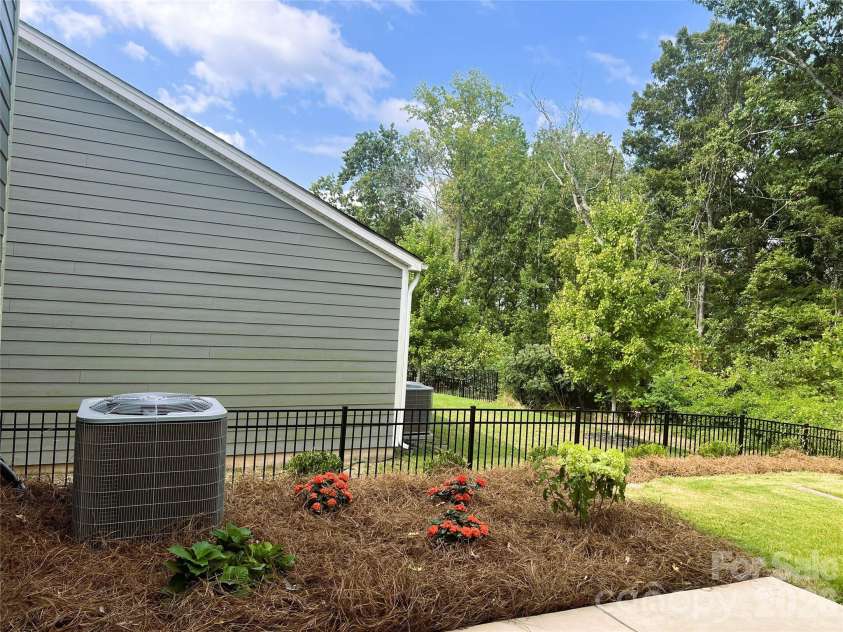 1220 Gossamer Hill Drive, Belmont, NC 28012.  MLS# CAR4370944, YatesRealty ID 17989. 