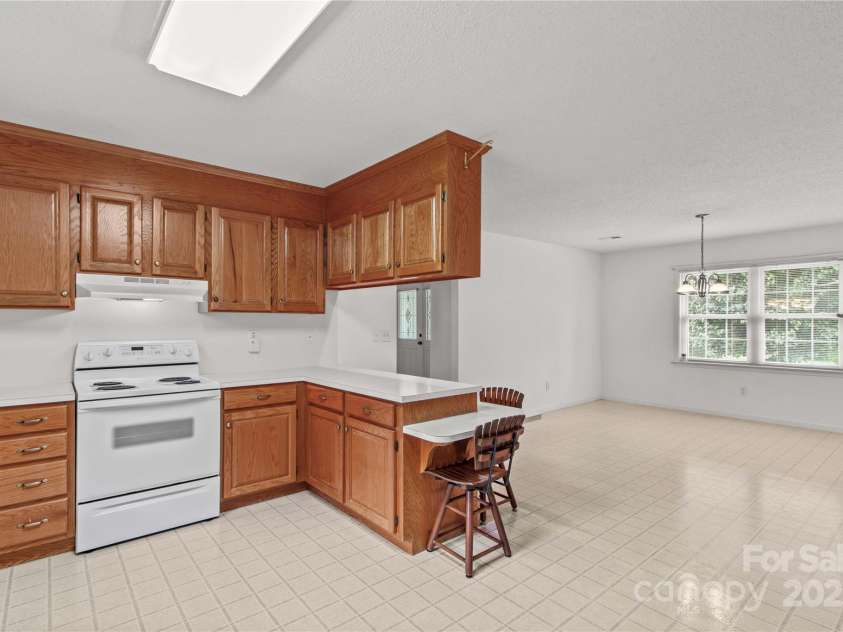 115 Three Oaks Lane, Statesville, NC 28677.  MLS# CAR4254683, YatesRealty ID 17990. 