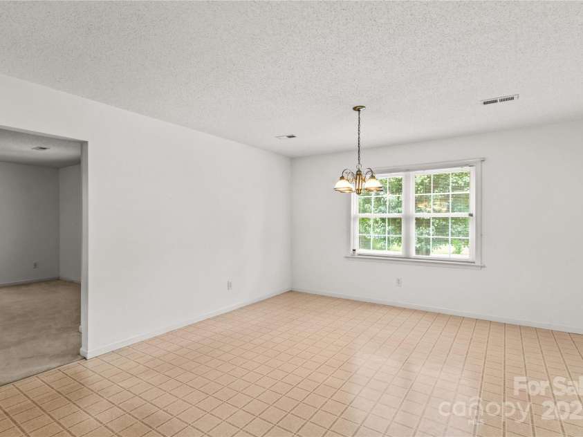 115 Three Oaks Lane, Statesville, NC 28677.  MLS# CAR4254683, YatesRealty ID 17990. 