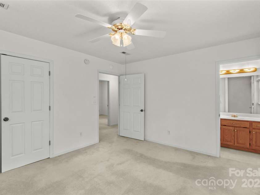 115 Three Oaks Lane, Statesville, NC 28677.  MLS# CAR4254683, YatesRealty ID 17990. 