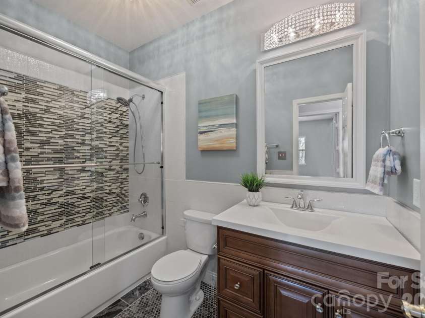 17115 Graves Court, Cornelius, NC 28031.  MLS# CAR4343687, YatesRealty ID 17990. Second floor full bathroom