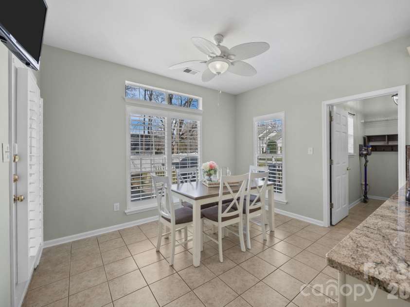 17115 Graves Court, Cornelius, NC 28031.  MLS# CAR4343687, YatesRealty ID 17990. Sunny breakfast area