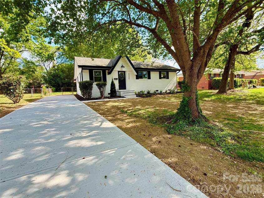 4330 Colebrook Road, Charlotte, NC 28215.  MLS# CAR4362704, YatesRealty ID 17991. 