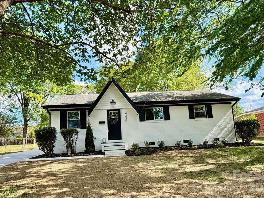 4330 Colebrook Road, Charlotte, NC 28215.  MLS# CAR4362704, YatesRealty ID 17991. 