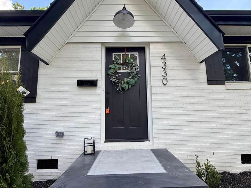 4330 Colebrook Road, Charlotte, NC 28215.  MLS# CAR4362704, YatesRealty ID 17991. 