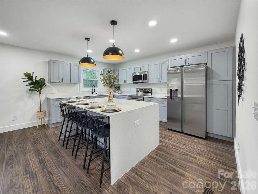 4330 Colebrook Road, Charlotte, NC 28215.  MLS# CAR4362704, YatesRealty ID 17991. 
