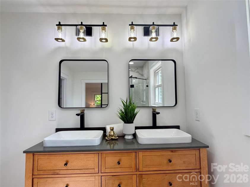4330 Colebrook Road, Charlotte, NC 28215.  MLS# CAR4362704, YatesRealty ID 17991. 