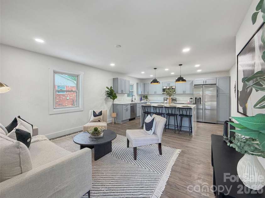 4330 Colebrook Road, Charlotte, NC 28215.  MLS# CAR4362704, YatesRealty ID 17991. 