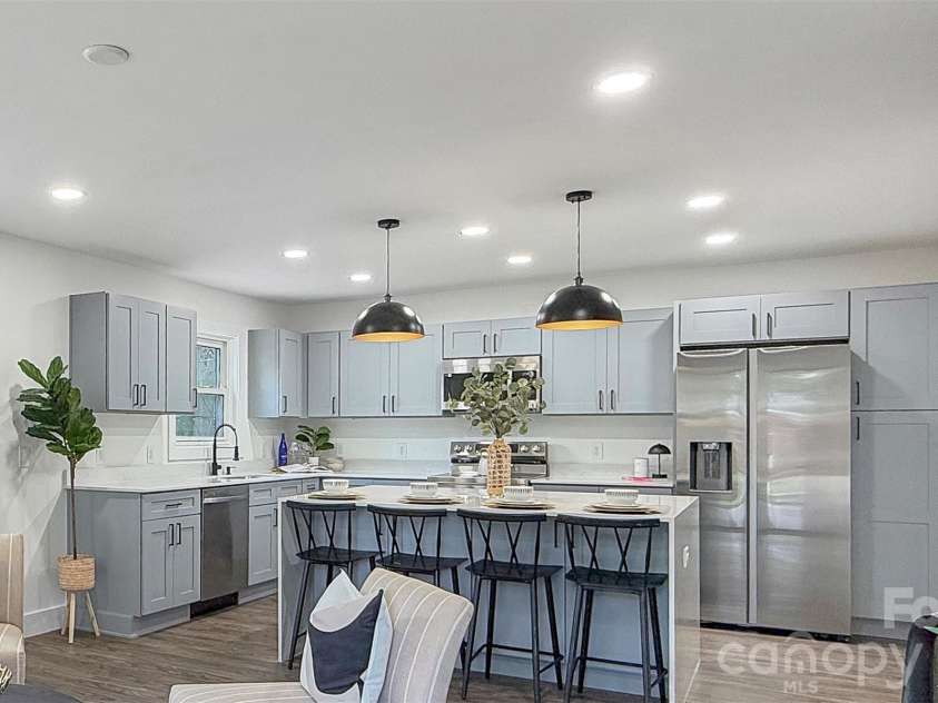 4330 Colebrook Road, Charlotte, NC 28215.  MLS# CAR4362704, YatesRealty ID 17991. 