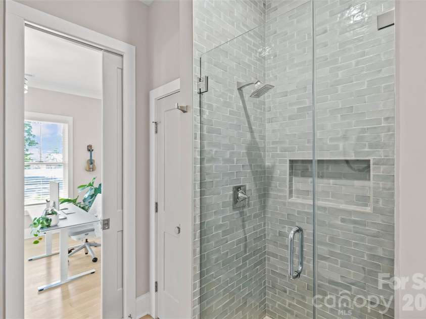 3505 Oakwood Avenue, Charlotte, NC 28205.  MLS# CAR4369785, YatesRealty ID 17992. 