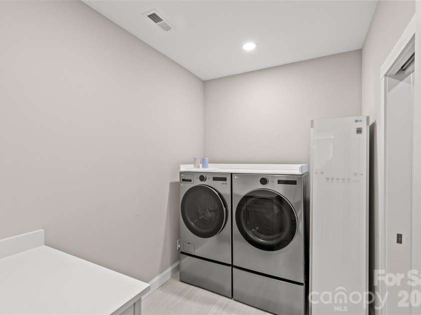 3505 Oakwood Avenue, Charlotte, NC 28205.  MLS# CAR4369785, YatesRealty ID 17992. 