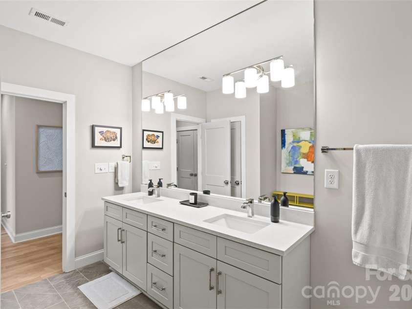 3505 Oakwood Avenue, Charlotte, NC 28205.  MLS# CAR4369785, YatesRealty ID 17992. 