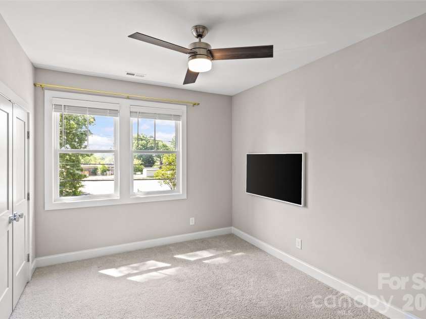 3505 Oakwood Avenue, Charlotte, NC 28205.  MLS# CAR4369785, YatesRealty ID 17992. 