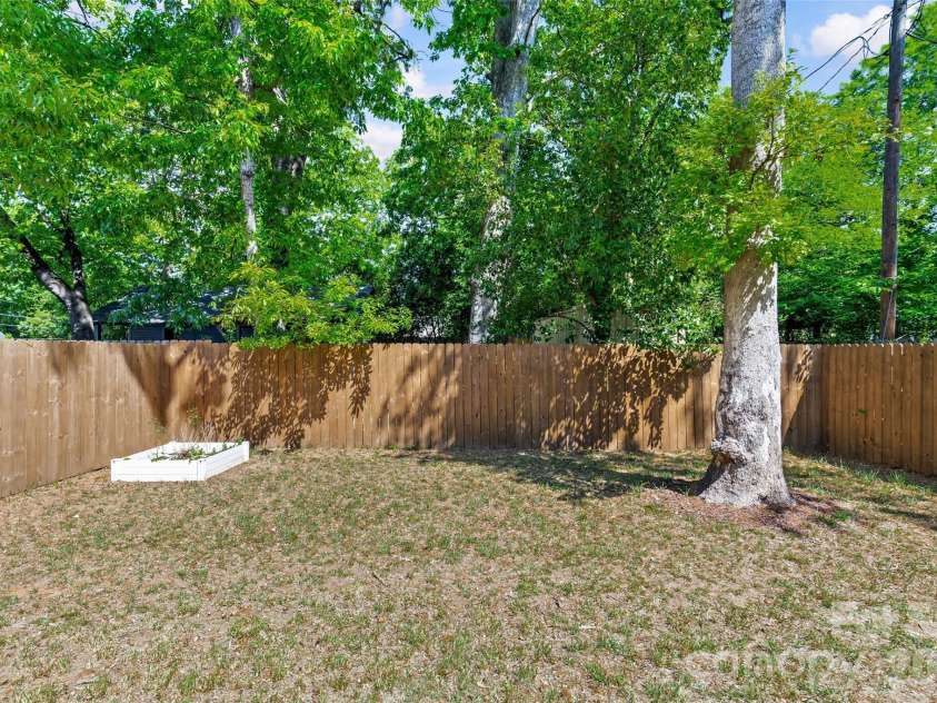 3505 Oakwood Avenue, Charlotte, NC 28205.  MLS# CAR4369785, YatesRealty ID 17992. 