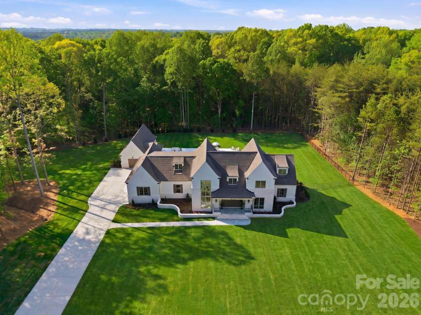 3035 Maple Way Drive, Davidson, NC 28036.  MLS# CAR4368514, YatesRealty ID 17993. 