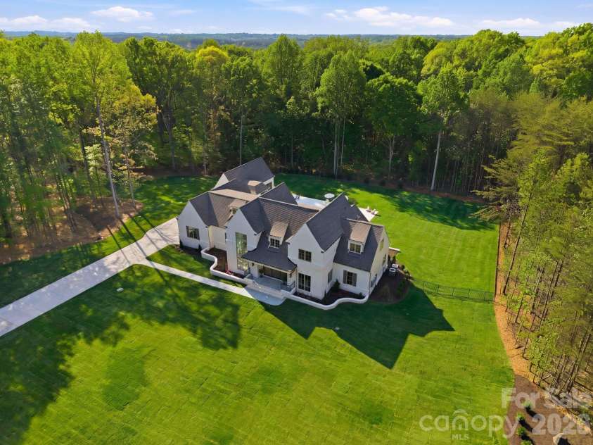 3035 Maple Way Drive, Davidson, NC 28036.  MLS# CAR4368514, YatesRealty ID 17993. 