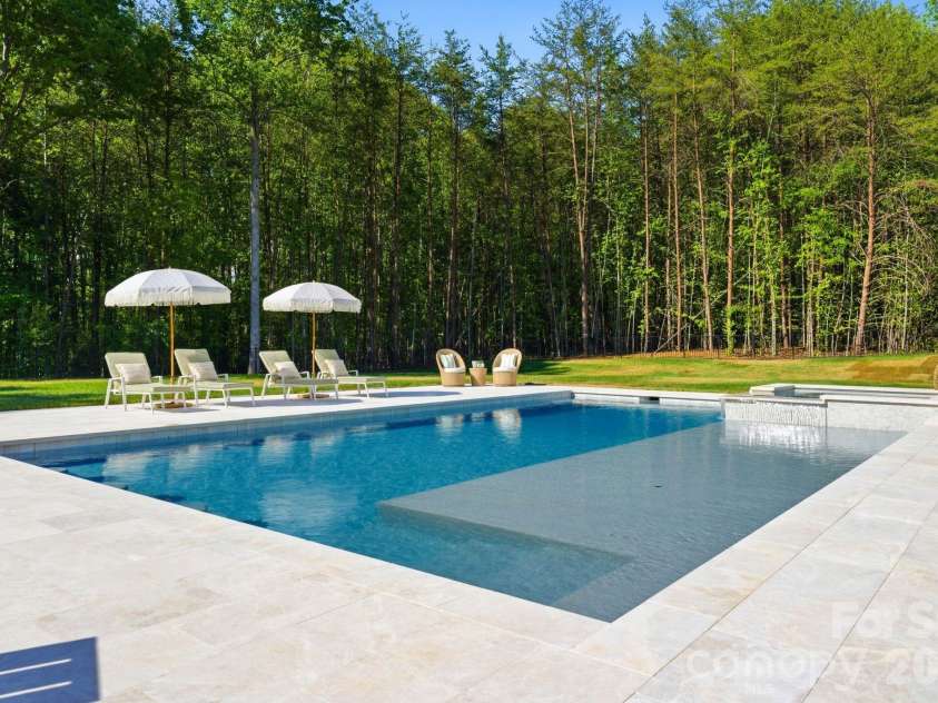 3035 Maple Way Drive, Davidson, NC 28036.  MLS# CAR4368514, YatesRealty ID 17993. 