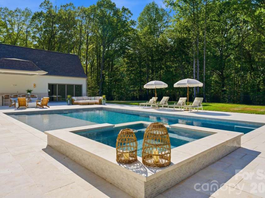 3035 Maple Way Drive, Davidson, NC 28036.  MLS# CAR4368514, YatesRealty ID 17993. 