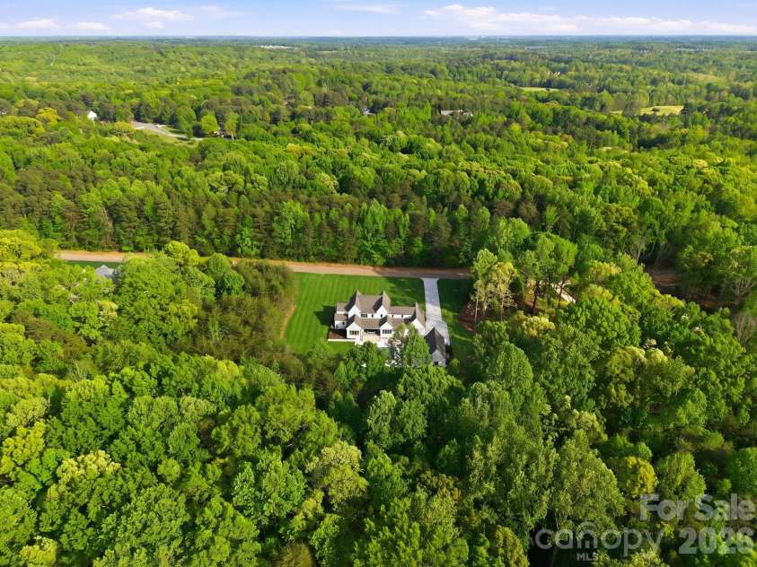 3035 Maple Way Drive, Davidson, NC 28036.  MLS# CAR4368514, YatesRealty ID 17993. 