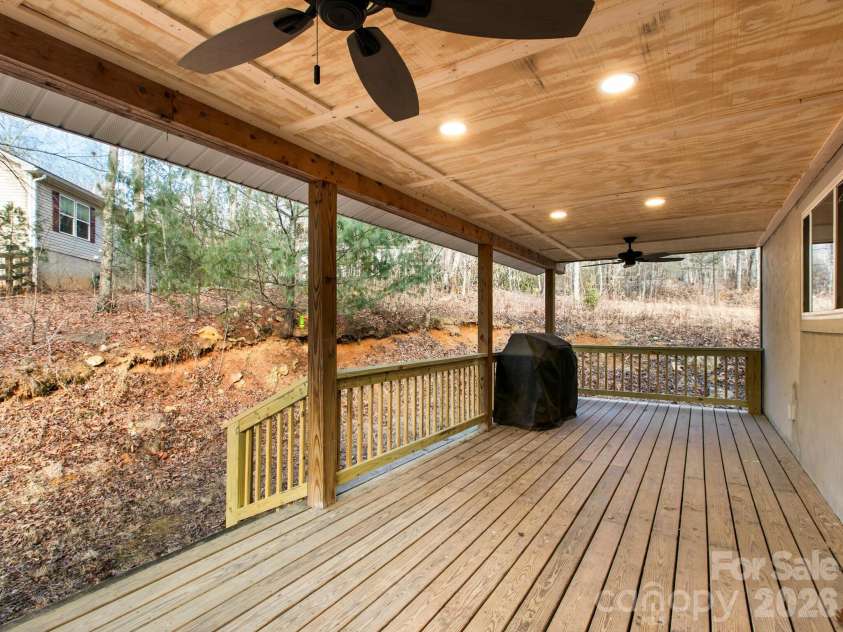 10 Bear Trail, Fairview, NC 28730.  MLS# CAR4364377, YatesRealty ID 17995. 