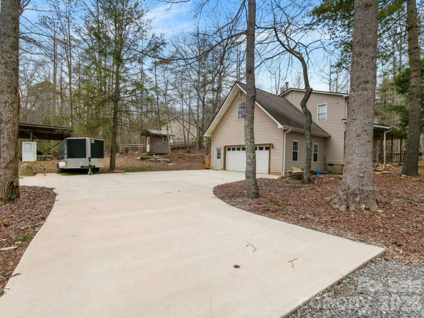 10 Bear Trail, Fairview, NC 28730.  MLS# CAR4364377, YatesRealty ID 17995. 