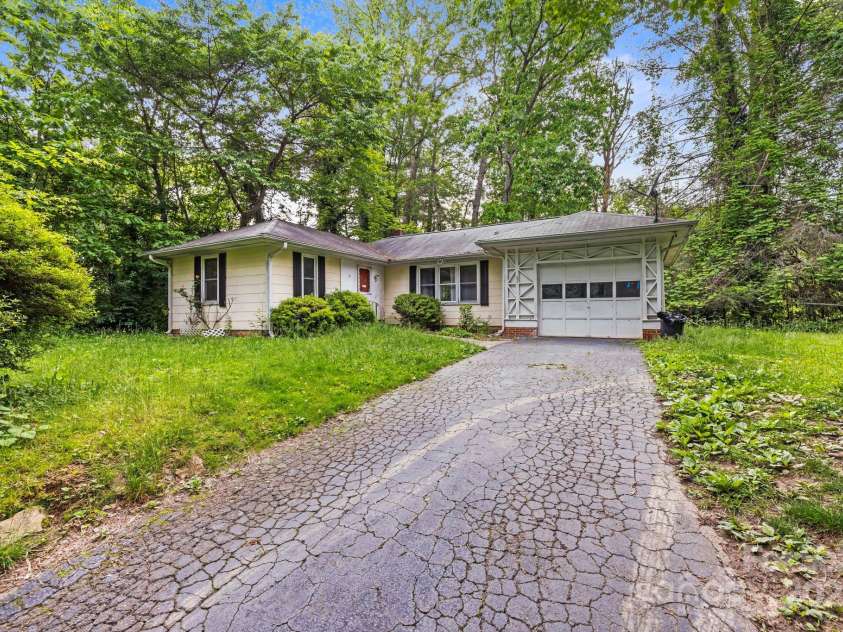 12 Lake Drive, Hendersonville, NC 28739.  MLS# CAR4260672, YatesRealty ID 17995. 