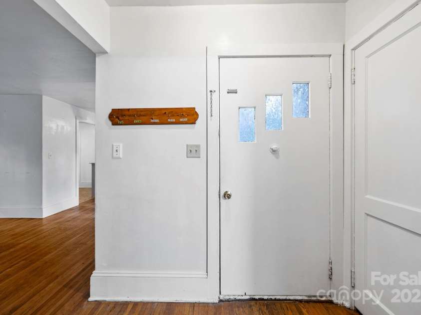 12 Lake Drive, Hendersonville, NC 28739.  MLS# CAR4260672, YatesRealty ID 17995. 