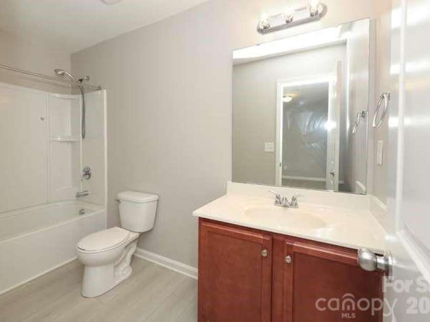 1212 Catawba Run, Lowell, NC 28098.  MLS# CAR4376003, YatesRealty ID 17996. 2nd floor hall bathroom