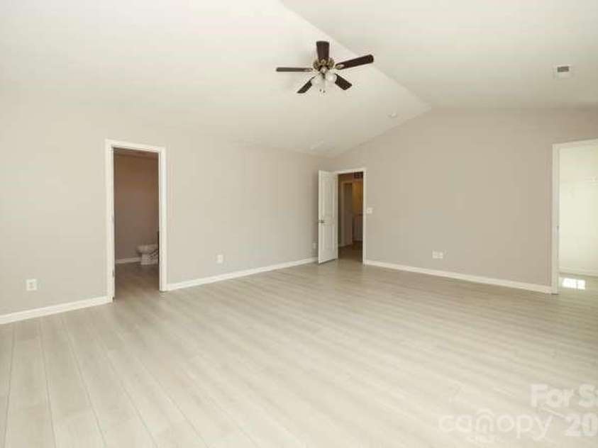 1212 Catawba Run, Lowell, NC 28098.  MLS# CAR4376003, YatesRealty ID 17996. Huge Primary Bedroom with walk in closet